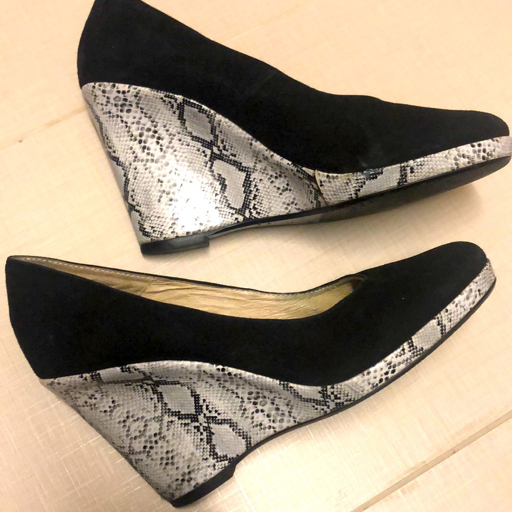 Ladies wedged shoes